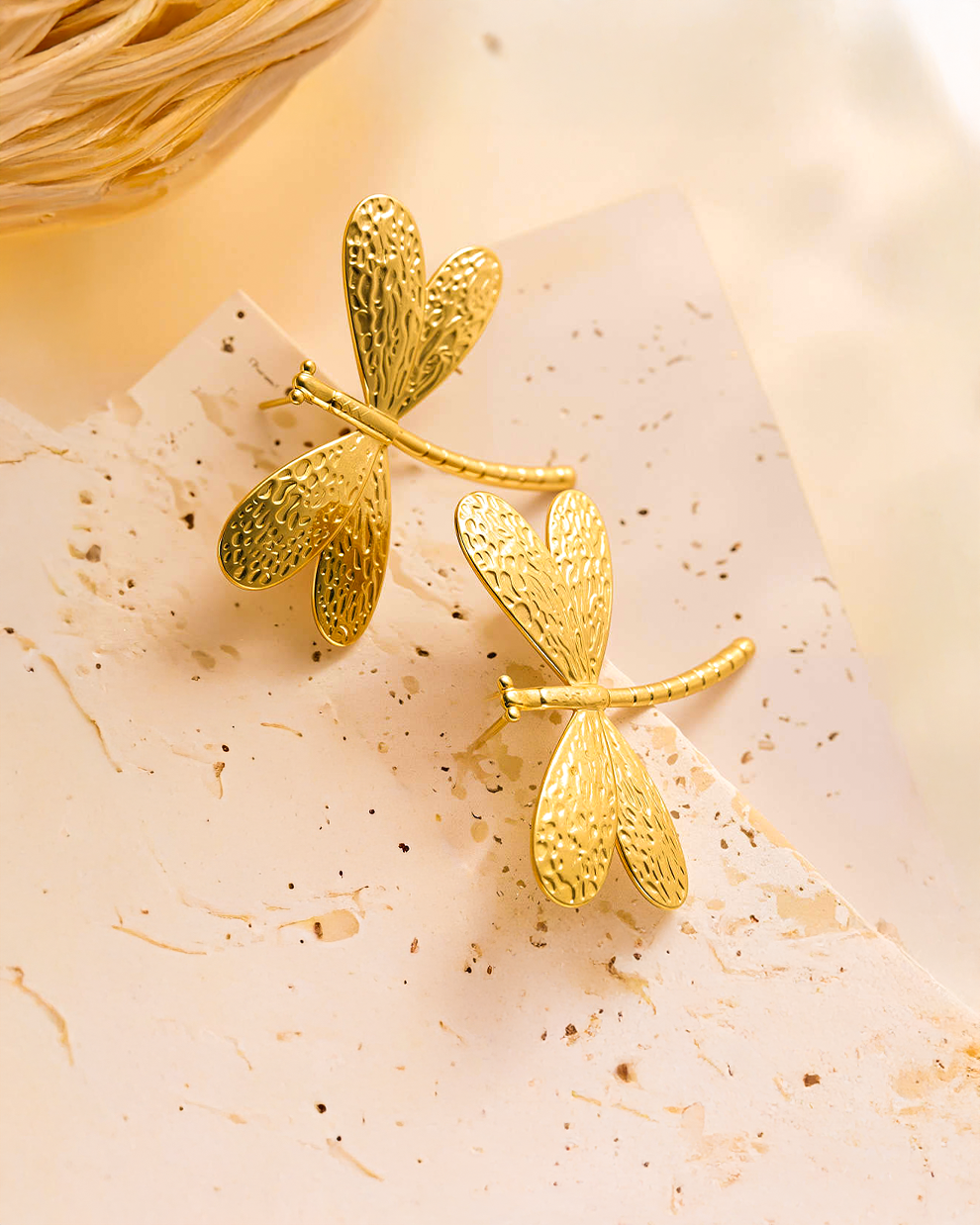 Dragonfly stud Image 3